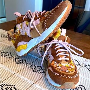 Chelsea and Violet Lola Floral Sneakers size 8.5